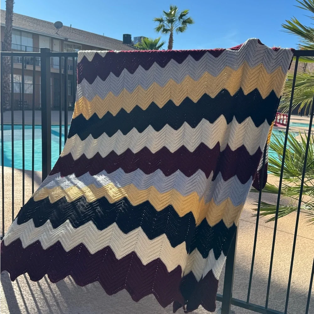 Crocket Patterned Blanket